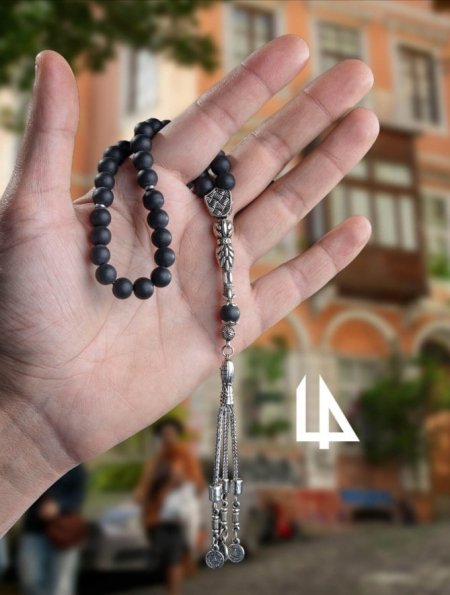 مسبحة لون اسود دزينة 12 قطعة